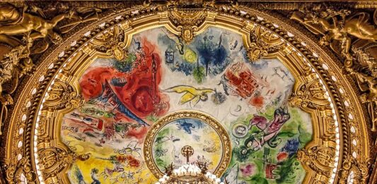 El techo de Chagall en la Opéra Garnier sigue dividiendo a París, más de 60 años después